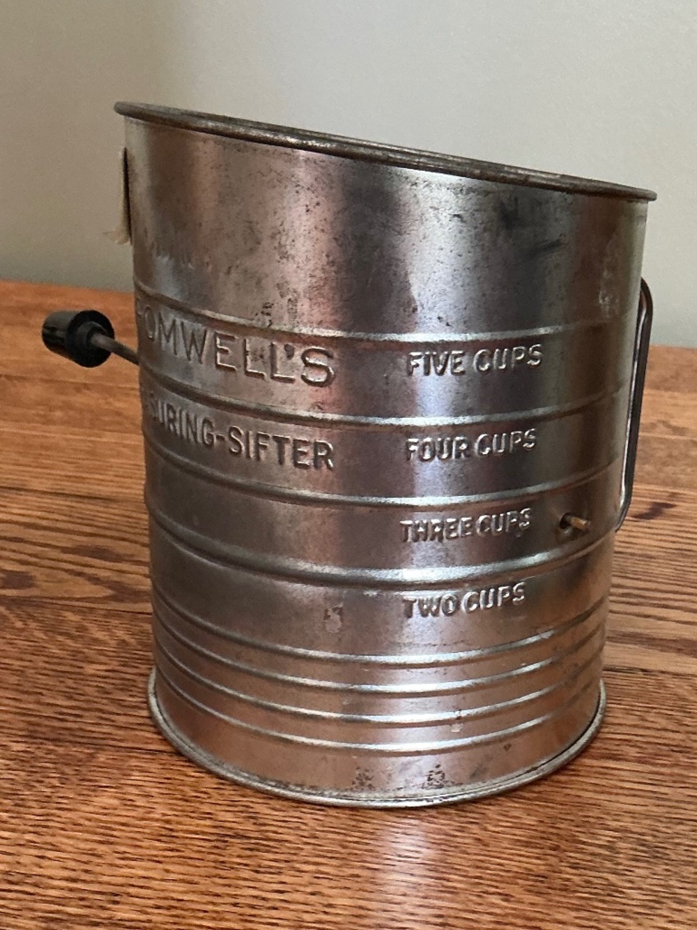 Vintage Bromwell 5 Cup Flour Sifter Measuring Kitchen Tool Metal USA - Picture 2 of 10